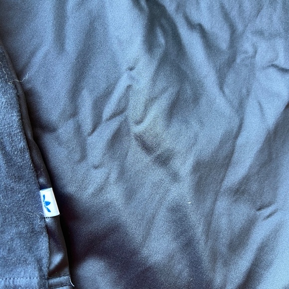 NWOT Adidas unisex navy blue tshirt with shiny back - Picture 5 of 6